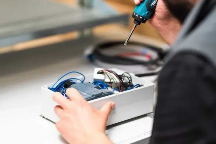 Flachsteckhülsen richtig dimensionieren: So vermeiden Sie Kontaktprobleme